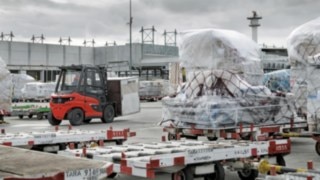 Linde’s electric forklift trucks in action.