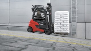 The Linde Xi20 PH transporting goods up a gradient.