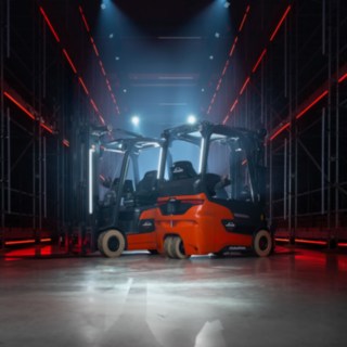 Xi16 and E16 electric forklift trucks from Linde Material Handling