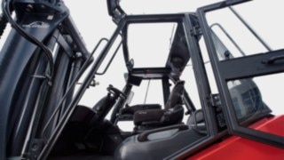Large glass panels in the driver's cab of Linde Material Handling's electric heavy trucks ensure clear visibility.