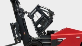 The tilting cab of the E160 from Linde Material Handling reveals all important components.